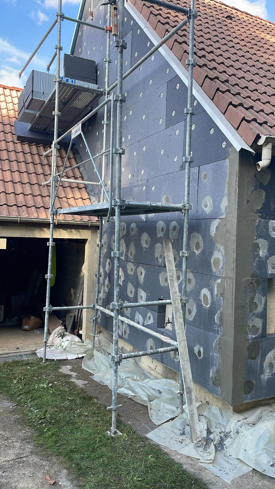 Vaux-le-Pénil : panneaux isolants posés sur le pignon