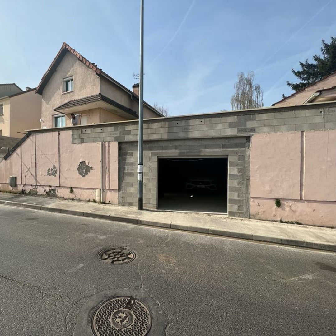 Orly : façade et mur de clôture avant travaux